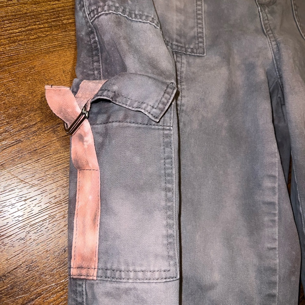⭐️Forever 21 Gray Acid Wash Cargo Buckled Cuffed Jogger Pants Size L - Picture 7 of 14
